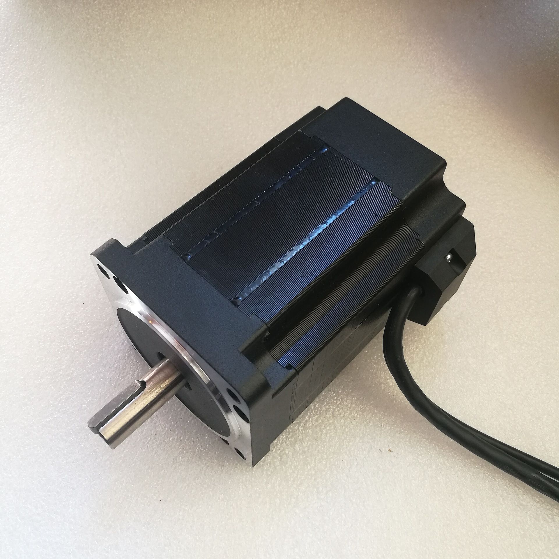 86BLS系列无刷直流电动机 24V 1500转  2.54NM 400W 86直流无刷电