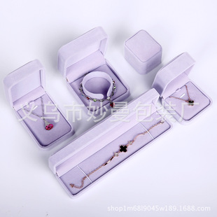 �q���Ʒ���b�ж���logo�ڷۼtɫ�朵�����������C�н�ָ���