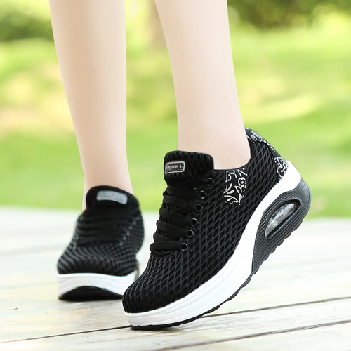 2018 Spring New Breathable Large Mesh Rocking Shoes for Women Fashionable Sports and Casual Shoes Korean Version Mesh Thick-soled Women's Shoes