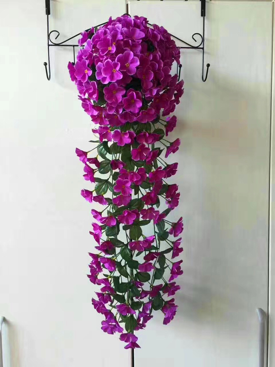 Violeta artificial colgante de pared flor Vine boda casa balcón decoración de interiores flor falsa violeta tela de seda lámpara de calle Flor falsa