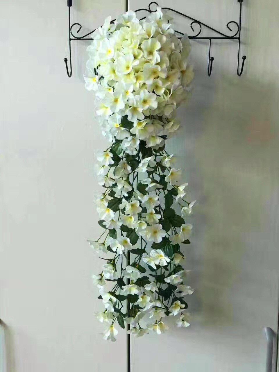 Violeta artificial colgante de pared flor Vine boda casa balcón decoración de interiores flor falsa violeta tela de seda lámpara de calle Flor falsa