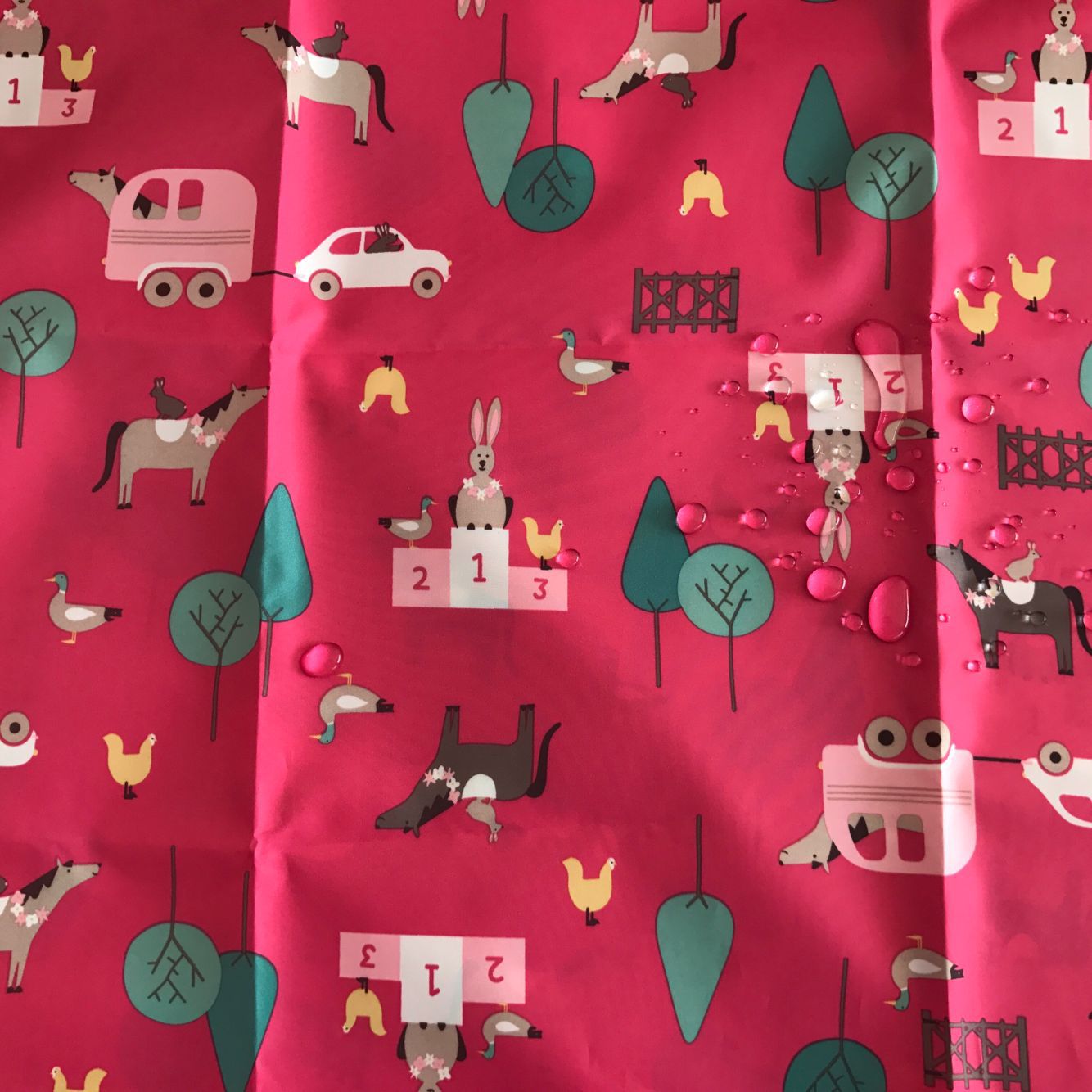 批发儿童雨衣雨披面料防水布不漏水，210T涤丝纺印花多色PU涂层布