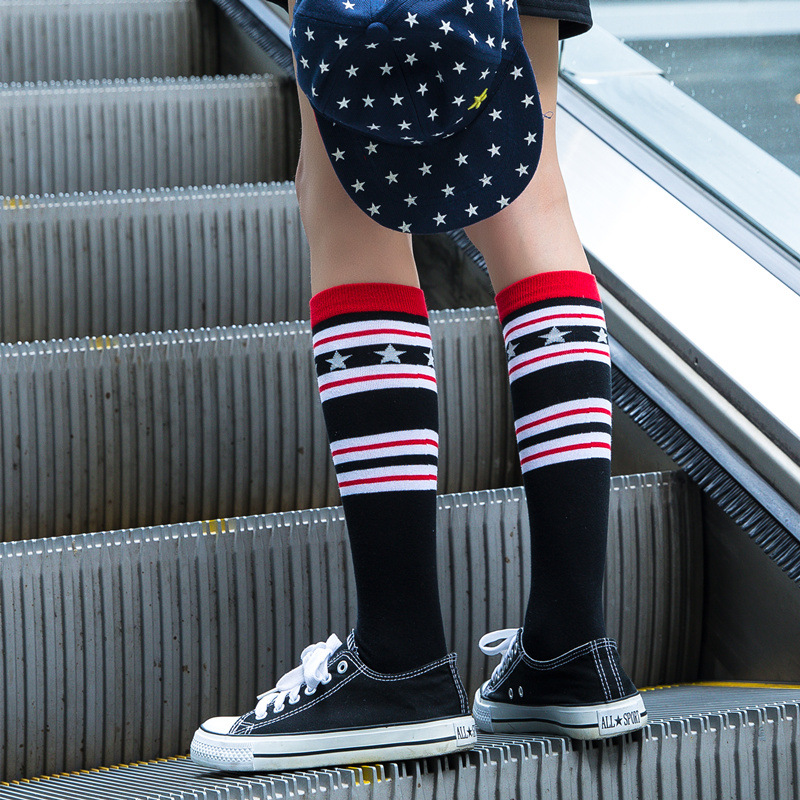 El otoño y el invierno de las mujeres calcetines altos estrella rayas mismo estilo calcetines de pantorrilla estilo japonés Harajuku estilo pila calcetines fábrica al por mayor