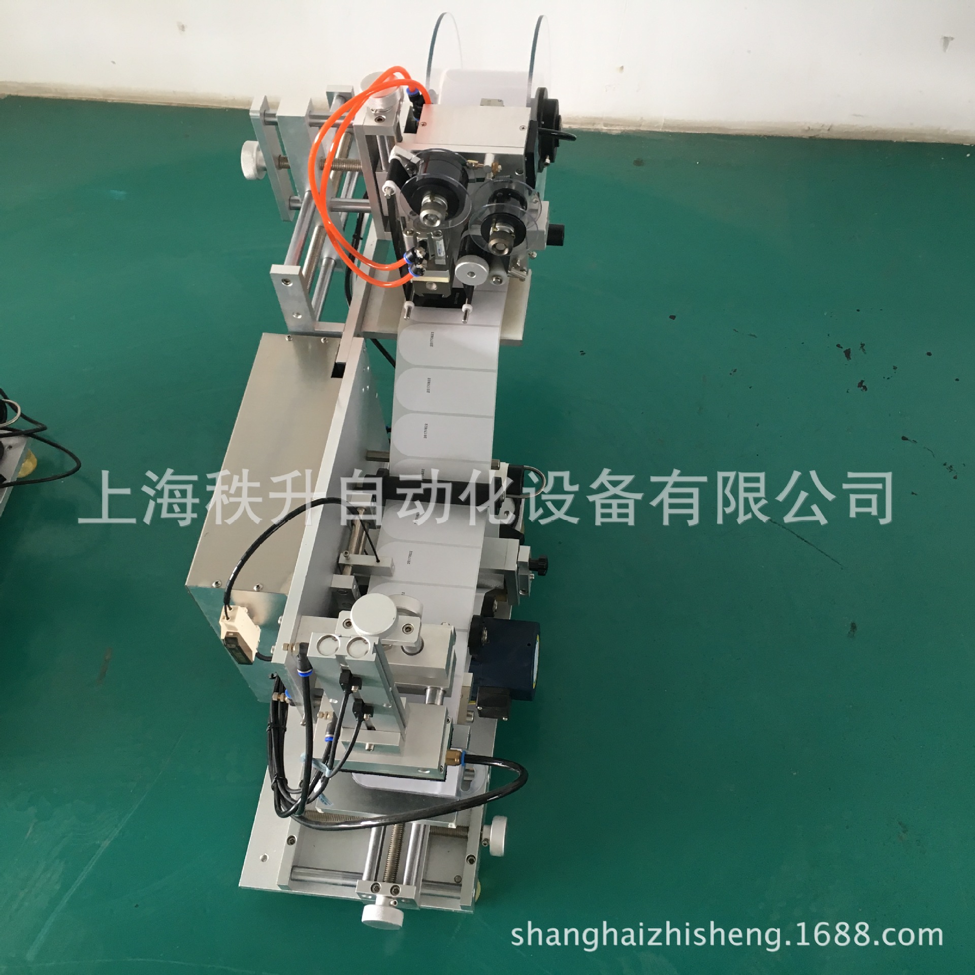 代客户贴标签工厂 半自动贴标机 平面贴标机  小型贴标机