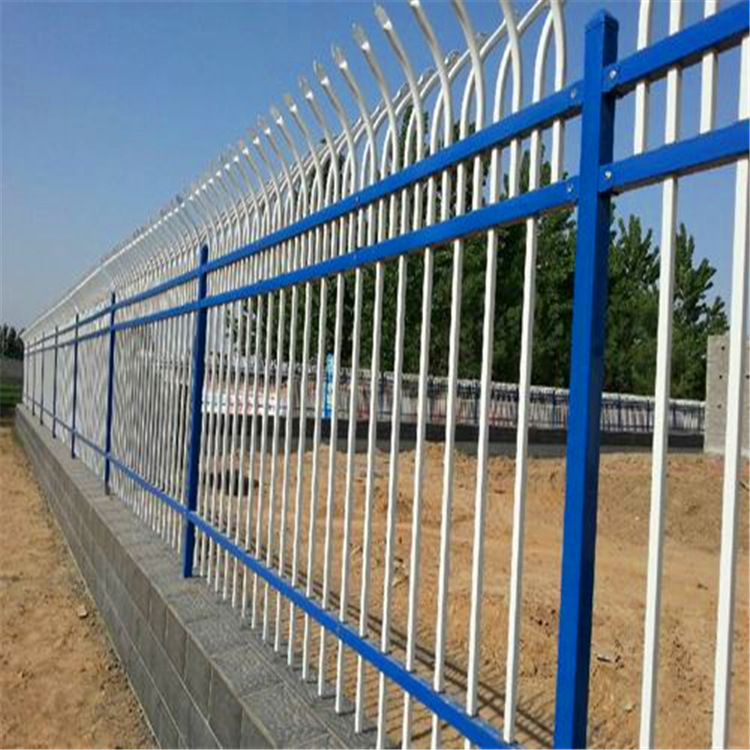 厂家供应围墙铁艺护栏网 厂区围墙防护网 公路锌钢护栏