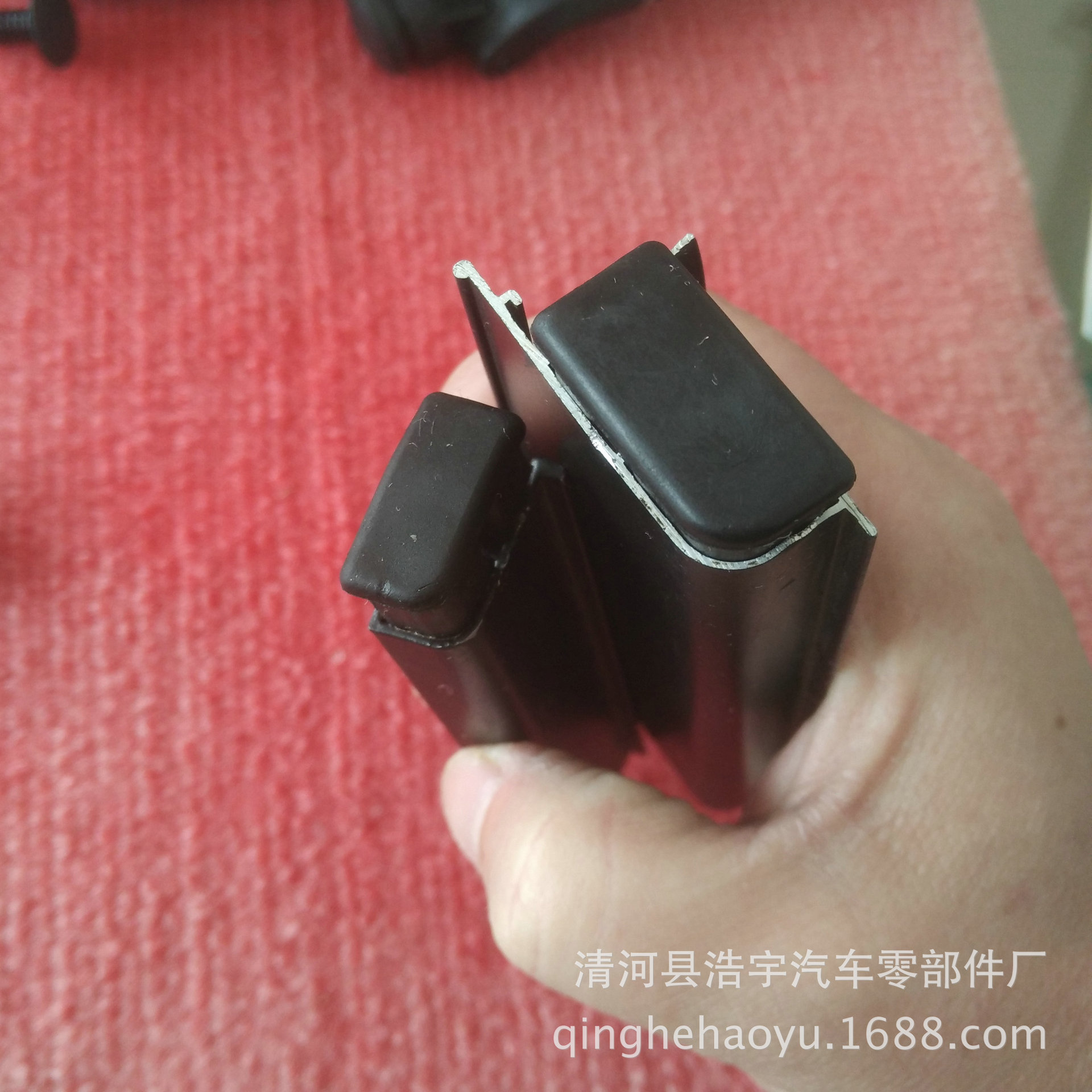 厂家供应各种优质汽车塑胶钉塞钉孔塞铆钉铝材堵头玻璃堵批发