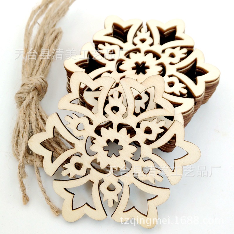 80mm tronco hueco en forma de flor copo de nieve hoja de madera Navidad copo de nieve colgante decorativo 10 piezas en un paquete con cuerda de cáñamo