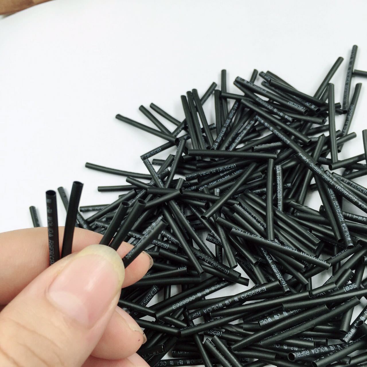 厂家直销阻燃热缩管 圆0.8mm以上 热缩管防水绝缘热缩管/热收缩管