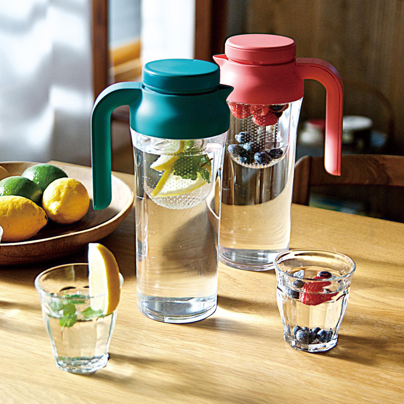 Gran capacidad resistente a altas temperaturas botella de agua fría taza de agua bebida botella de jugo hogar plástico botella de agua fría 1.1L ventas directas de fábrica