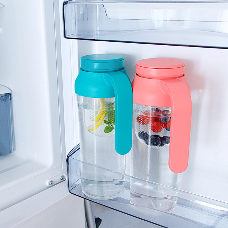 Gran capacidad resistente a altas temperaturas botella de agua fría taza de agua bebida botella de jugo hogar plástico botella de agua fría 1.1L ventas directas de fábrica