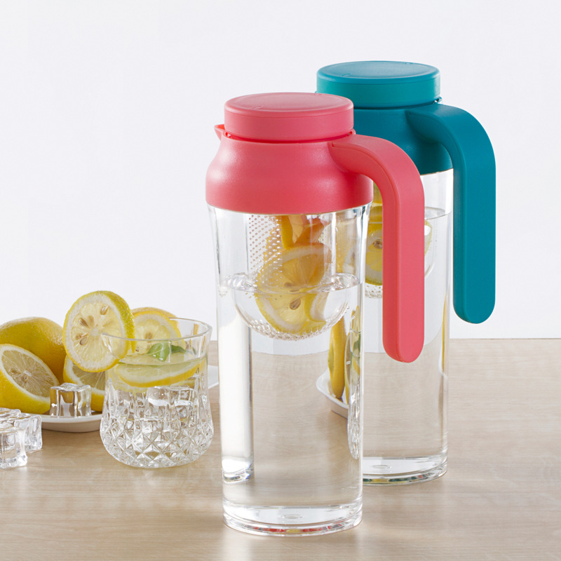 Gran capacidad resistente a altas temperaturas botella de agua fría taza de agua bebida botella de jugo hogar plástico botella de agua fría 1.1L ventas directas de fábrica