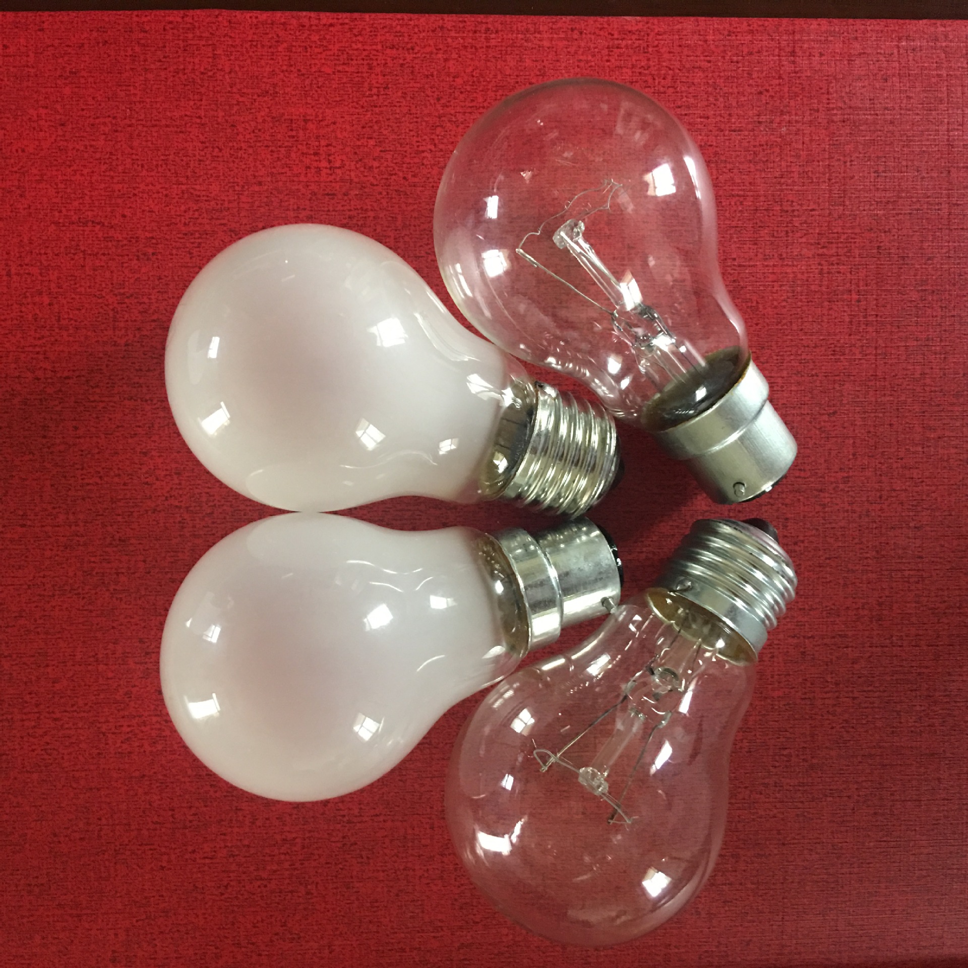 Fábrica de exportación A55 / E27 bombillas incandescentes A19 / E26 bombillas 110V bombillas de luz amarilla
