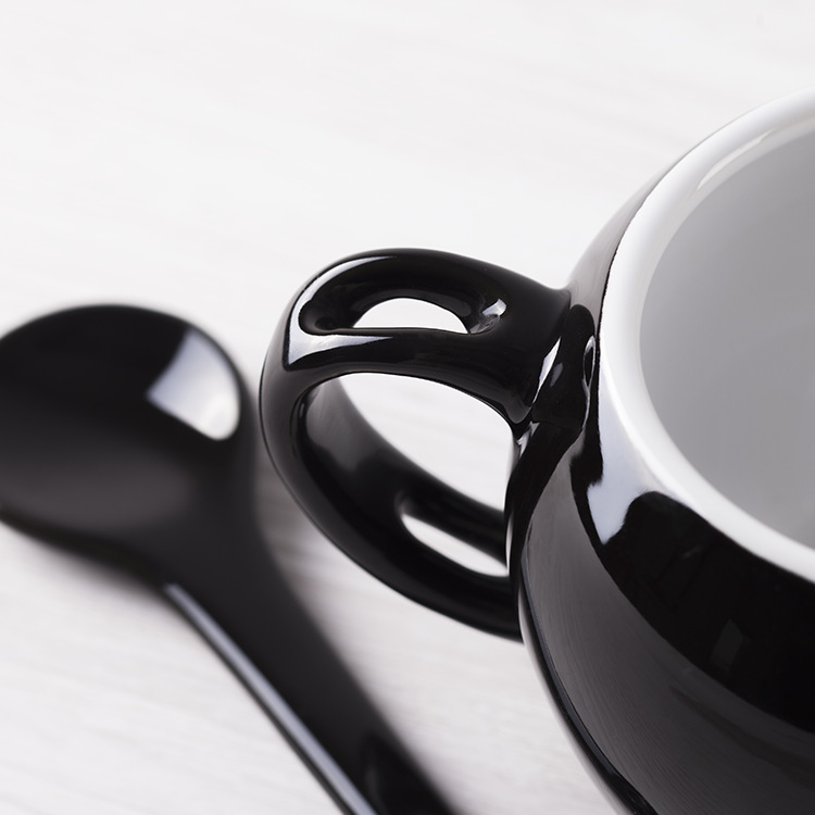 Цմɱƿɰͨ׻ɫԱ鱭Ӵմ¶Ա