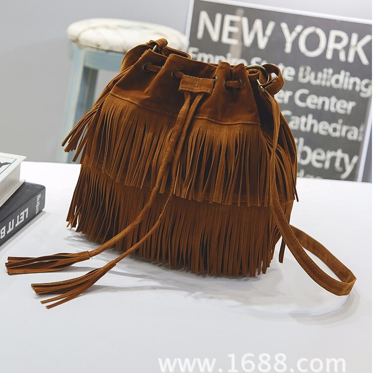 Factory wholesale fashion soft velvet frosted tassel women's bag drawstring bucket shoulder diagonal bag a generation of hair