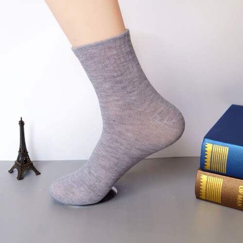 Men's mid-calf socks, autumn black, white and gray floor socks, solid color polyester-cotton mid-calf socks, running arena socks, foot bath floor socks