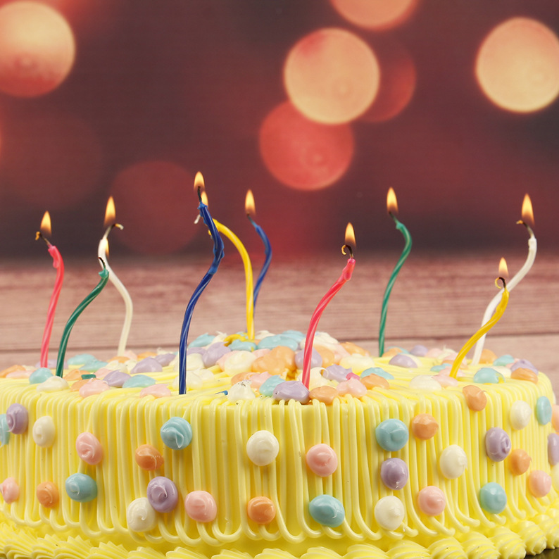 Fábrica al por mayor hilo curva vela color espiral curva pastel sin humo para hornear vela de cumpleaños creativa