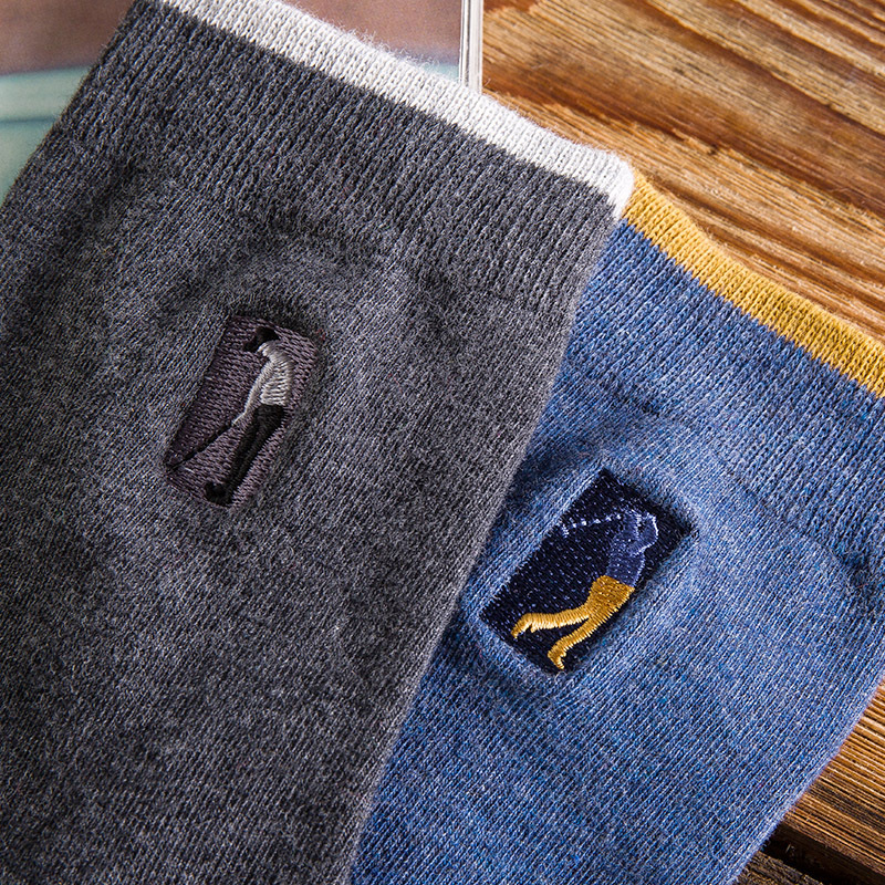 Chaussettes mi-mollet classiques brodées décontractées en coton pour homme, couleur unie, style sport, nouvelle collection 2025d_voghion.com