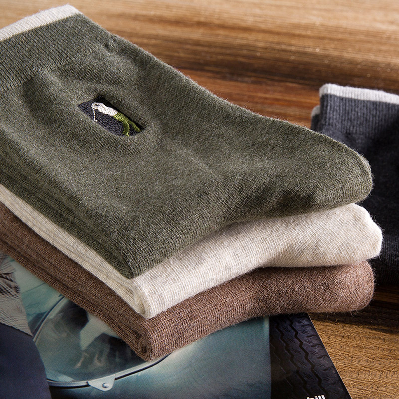 Chaussettes mi-mollet classiques brodées décontractées en coton pour homme, couleur unie, style sport, nouvelle collection 2025d_voghion.com