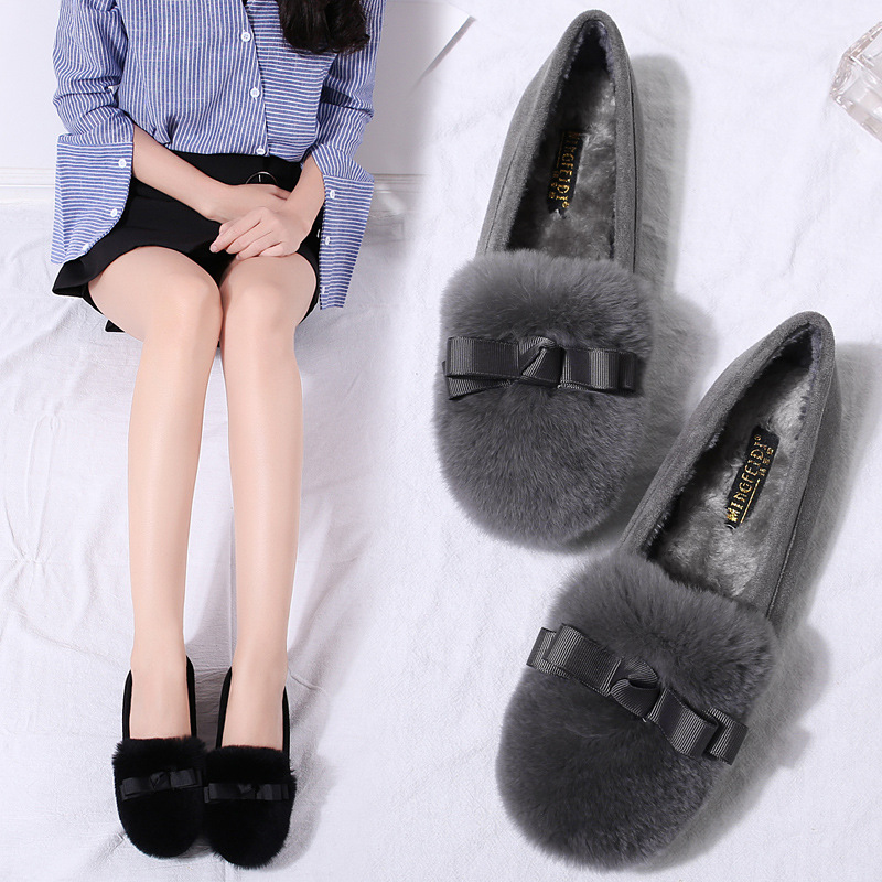 Zapatos de felpa de mujer forrados de lana 2023 Otoño e Invierno Nuevos zapatos de guisantes de boca baja zapatos planos de algodón forrados de lana a juego más el tamaño 41-43