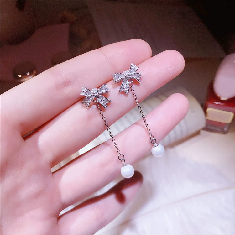 Серьги-жемчужина с бантом, аксессуар, образец серебро 925, микрокварцевое инкрустирование, бриллиантовое