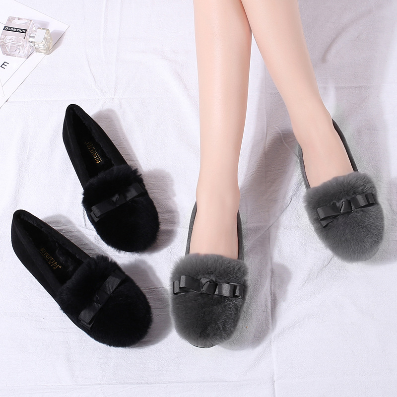 Zapatos de felpa de mujer forrados de lana 2023 Otoño e Invierno Nuevos zapatos de guisantes de boca baja zapatos planos de algodón forrados de lana a juego más el tamaño 41-43