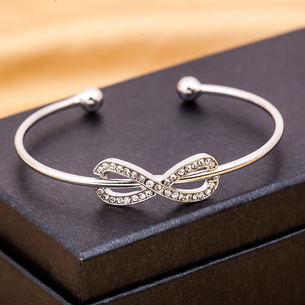 Estilo coreano pulsera simple personalizada 8-palabra Diamante incrustado pulsera de aleación abierta exquisita joyería suministro al por mayor para las mujeres