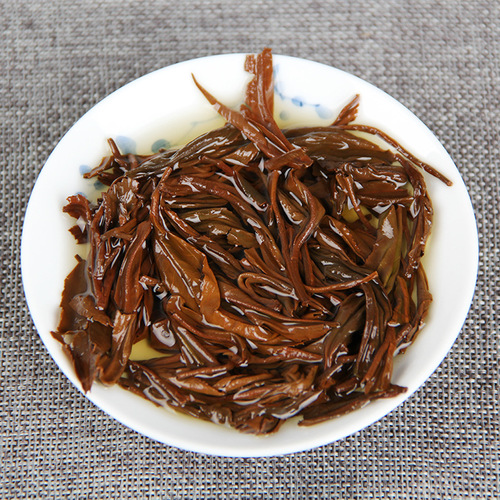 Wholesale Yunnan Fengqing Dian Hong Cha (Yunnan Black Tea) Aroma Jin Zhi (Golden Branch) and Gongfu Black Tea 30g Small Cans