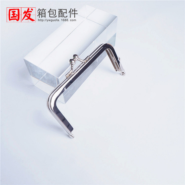 10.5 * 4.5cm cuadrado plano plano máquina sin agujeros oro plateado lado oreja única 0421 - YS