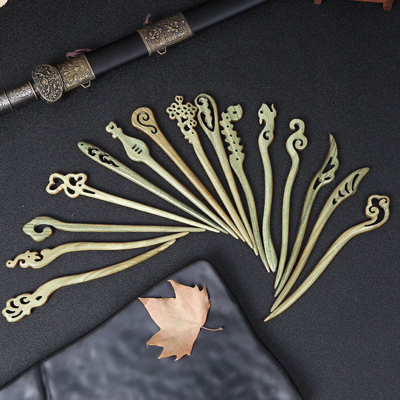 carved Chinese hairpin green sandalwood