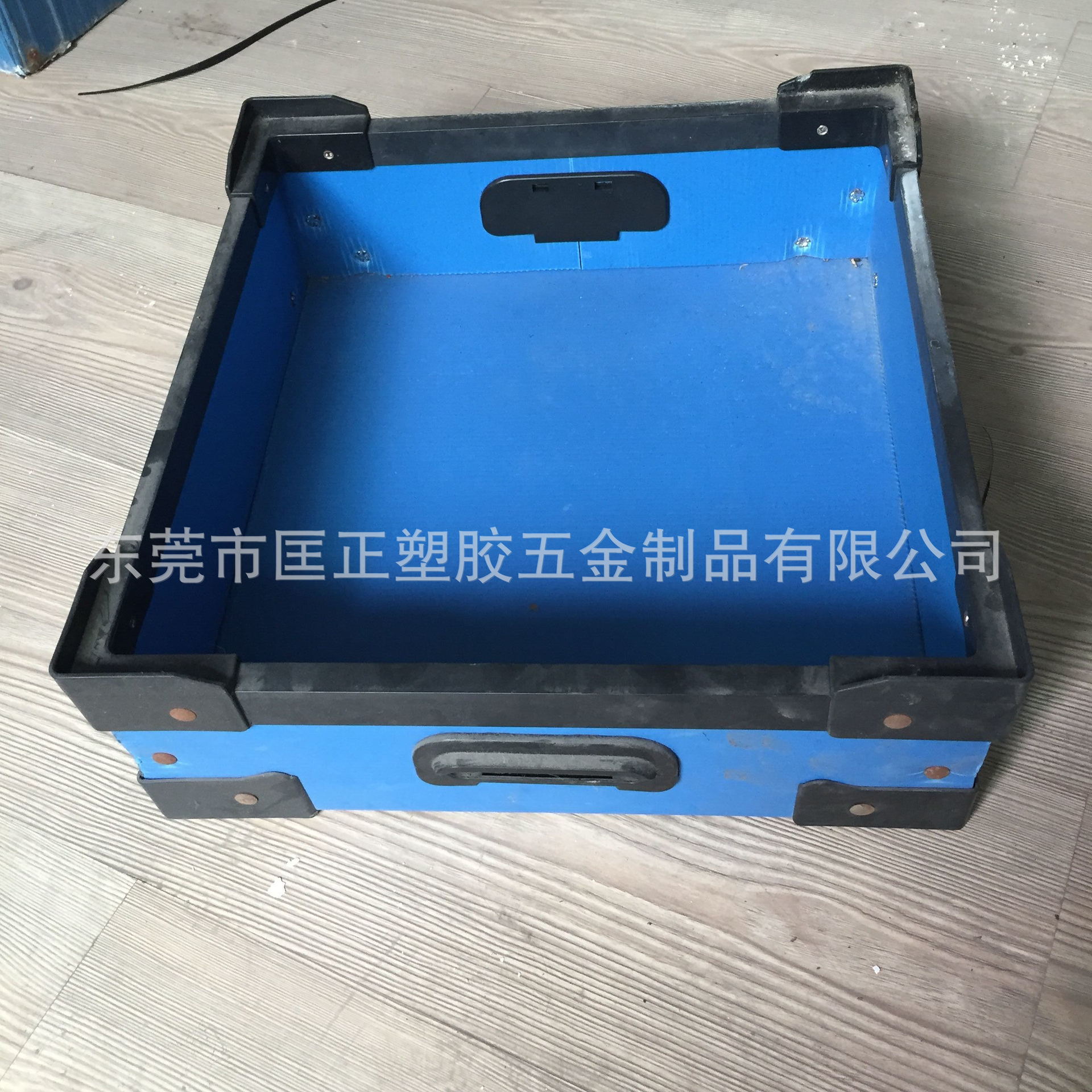 蓝色中空板箱PP塑料带隔板中空板周转箱 加底角 塑料配件包边包角