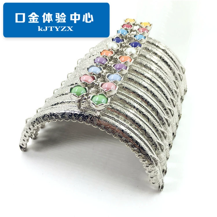 Handbag is compared to 10.5cm semi -circular lace, flower head lotus head gold silver mouth gold bag accessories folder
