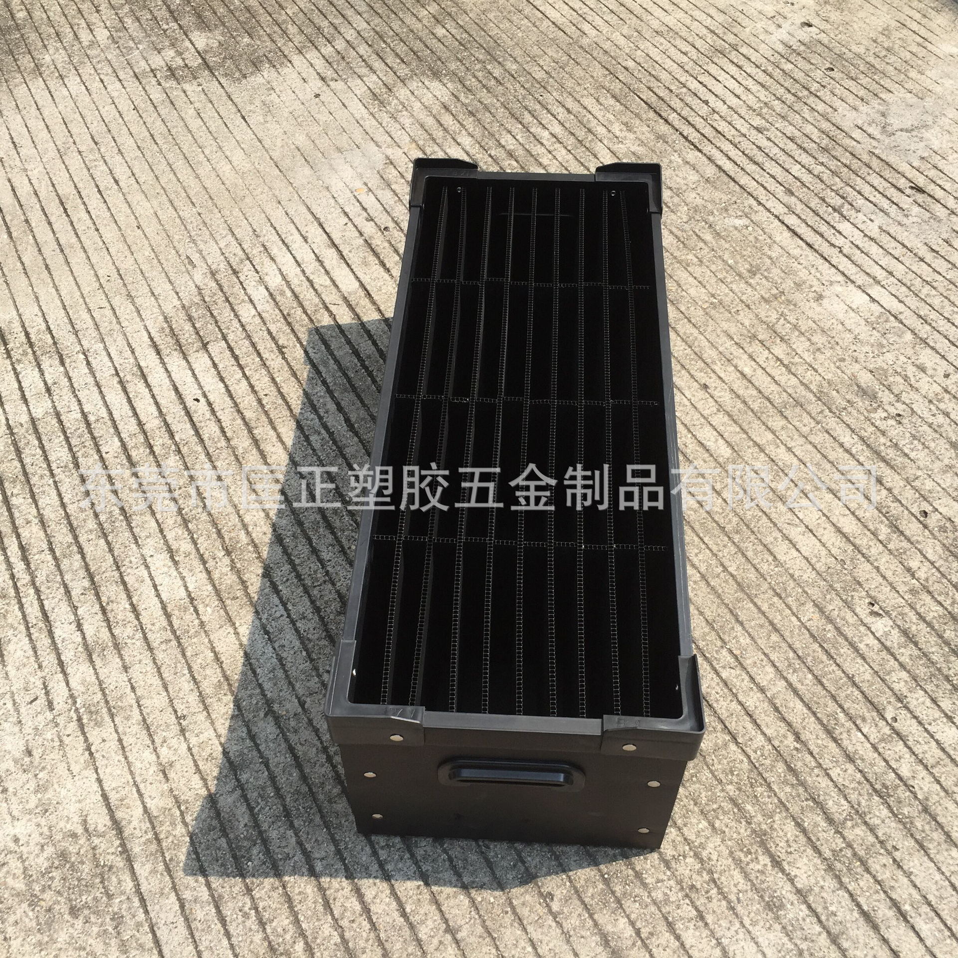 田字格 长方形电子塑料防尘周转箱轻工电子黑色边条弯角扣手
