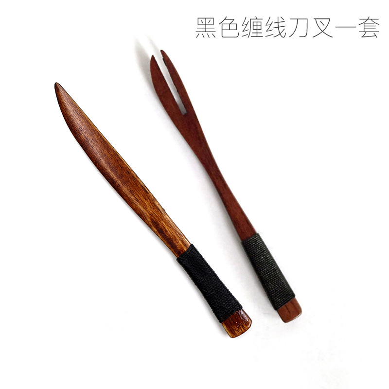 블랙 라인 나이프와 포크