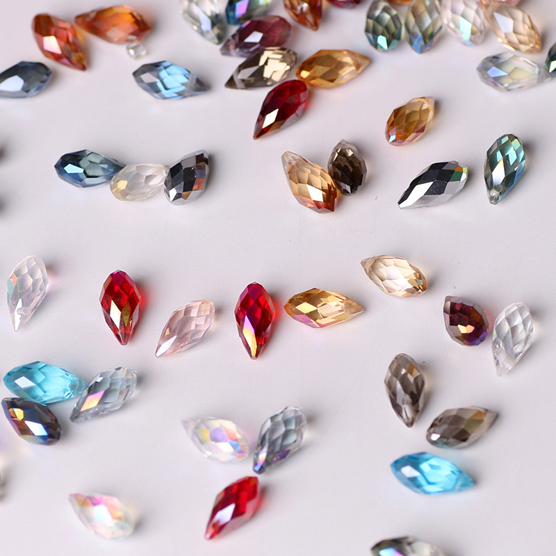 Glass beads drop-shaped