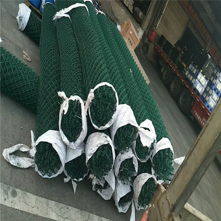 供应学校球场围栏网/动物园防护网/篮球场勾花网