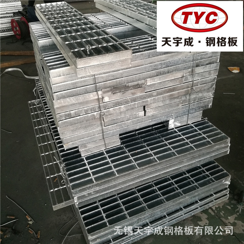 厂家供应 热镀锌楼梯踏步板 钢格栅脚踏板  扶梯踏步板