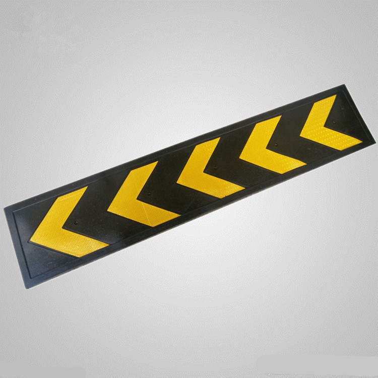 橡胶导向标护墙角 车库贴脚线 停车场诱导标志 出入口警示反光防