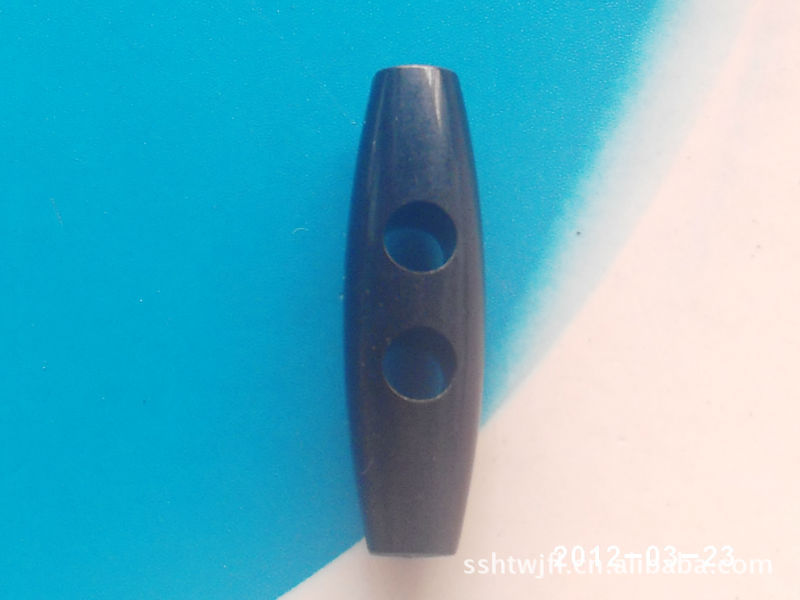 （工厂旗舰店）供应两孔亮面塑料牛角扣 价格优惠