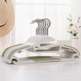 米桶、储米箱;衣钩/挂钩;垃圾桶