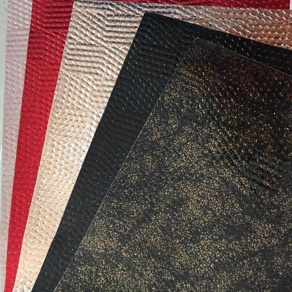 厂家镜面PVC面料 箱包革鞋革包装材料皮料