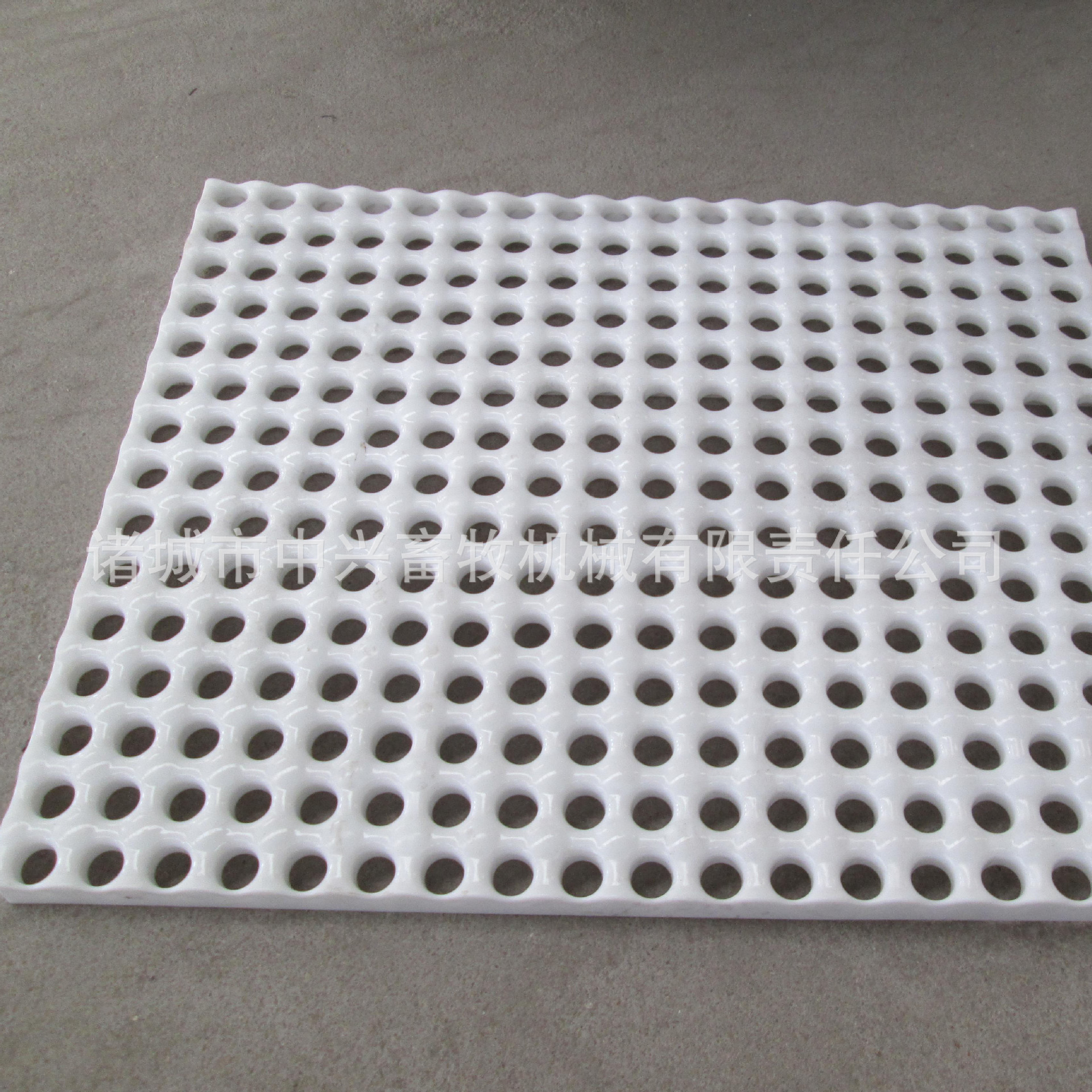 600*500MM漏斗型兔子垫板 优质塑料兔用垫板 兔用底板厂家