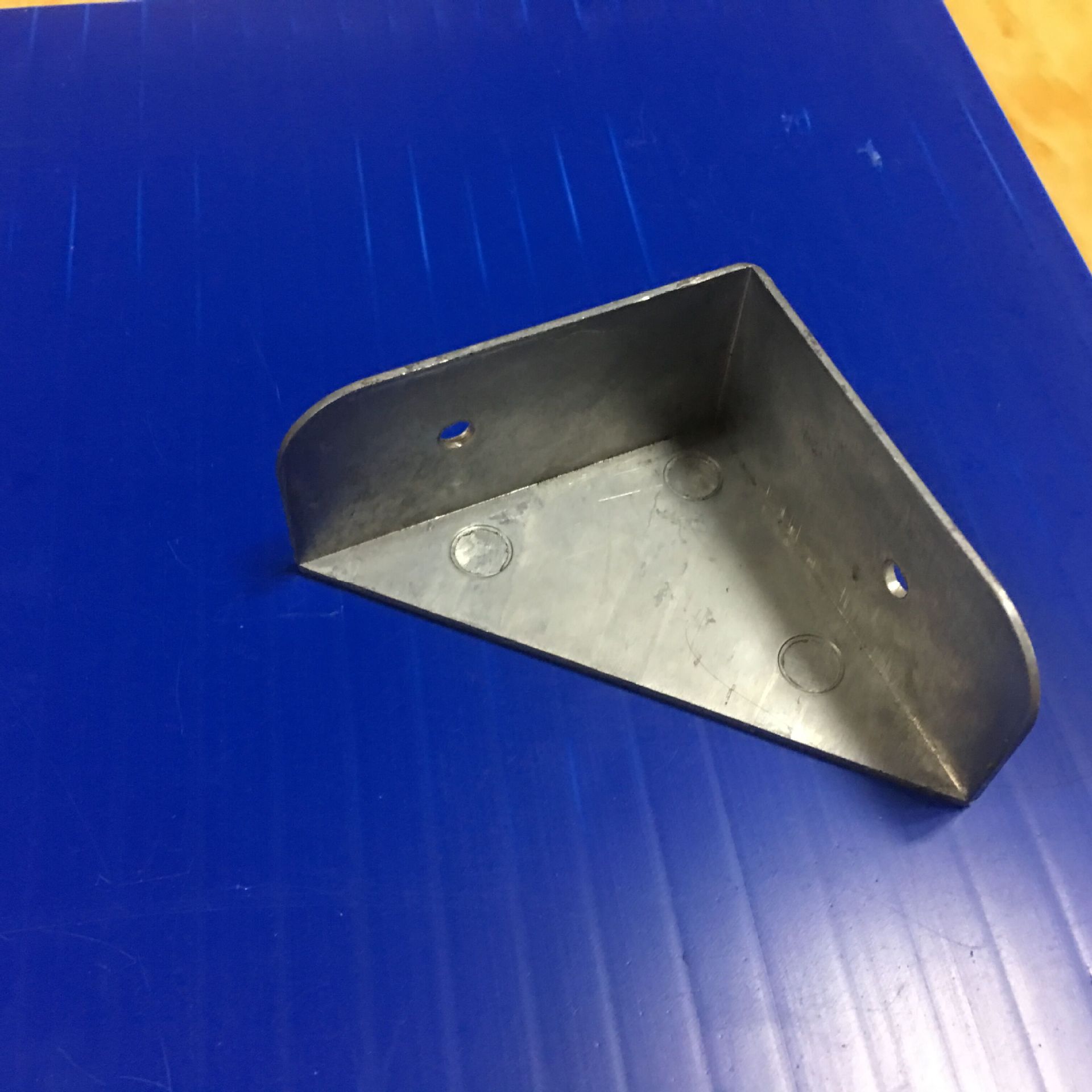 供应铝合金底角 木箱专用铝合金包角 铝合金底角 五金包边角 边条