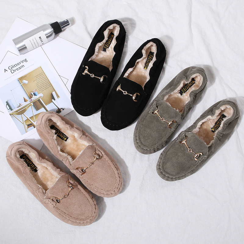 Mocasines para mujeres forrados de lana Otoño e Invierno Nuevo estilo casual coreano versátil hebilla metálica antideslizante mujeres embarazadas tallas grandes zapatos acolchados de algodón bombas