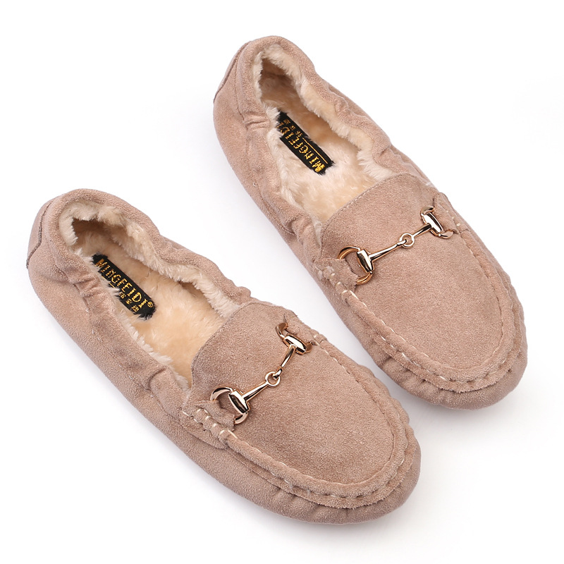Mocasines para mujeres forrados de lana Otoño e Invierno Nuevo estilo casual coreano versátil hebilla metálica antideslizante mujeres embarazadas tallas grandes zapatos acolchados de algodón bombas