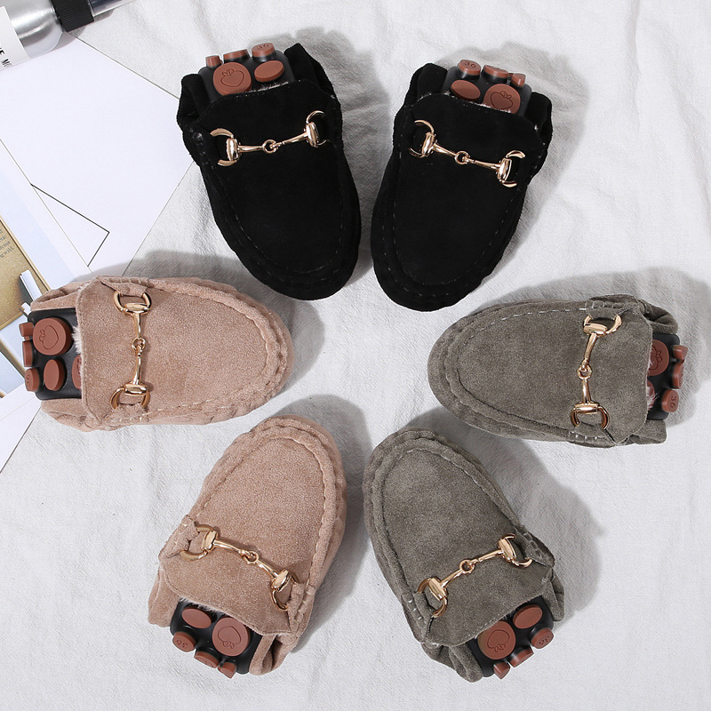 Mocasines para mujeres forrados de lana Otoño e Invierno Nuevo estilo casual coreano versátil hebilla metálica antideslizante mujeres embarazadas tallas grandes zapatos acolchados de algodón bombas