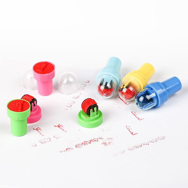 Fábrica creativa de los niños de dibujos animados de juguete de plástico sello rodillo patrón de color sello redondo al por mayor