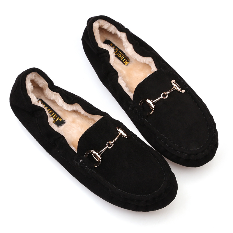 Mocasines para mujeres forrados de lana Otoño e Invierno Nuevo estilo casual coreano versátil hebilla metálica antideslizante mujeres embarazadas tallas grandes zapatos acolchados de algodón bombas
