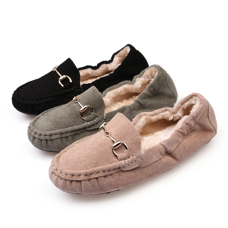 Mocasines para mujeres forrados de lana Otoño e Invierno Nuevo estilo casual coreano versátil hebilla metálica antideslizante mujeres embarazadas tallas grandes zapatos acolchados de algodón bombas