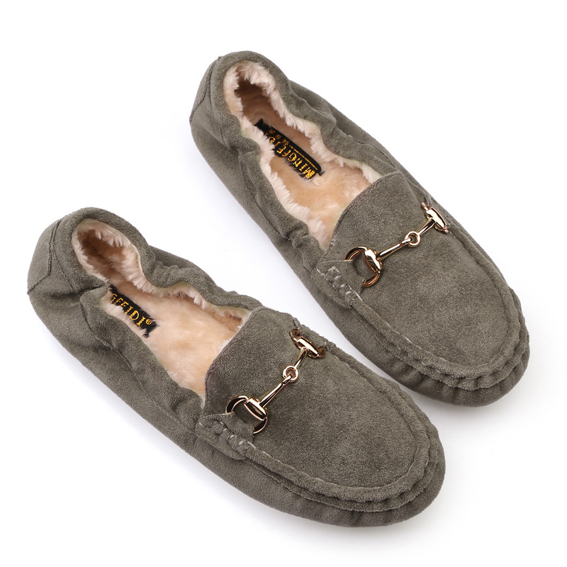 Mocasines para mujeres forrados de lana Otoño e Invierno Nuevo estilo casual coreano versátil hebilla metálica antideslizante mujeres embarazadas tallas grandes zapatos acolchados de algodón bombas