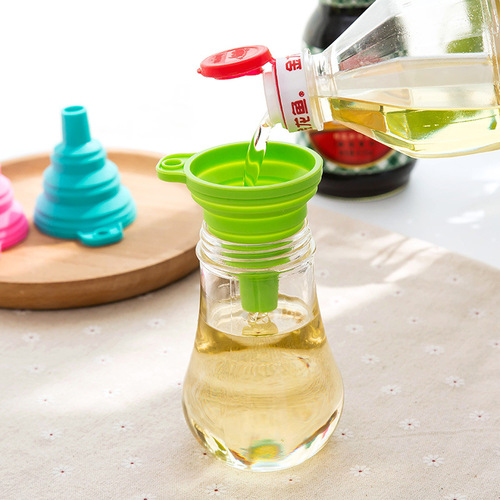 Food grade folding mini telescopic funnel pouring oil kettle leakage household plastic oil leaking kitchen small refueling funnel